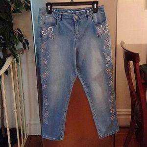🌟HOST'S PICK🌟 Style&Co. embroidered curvy boyfriend jeans.🌹